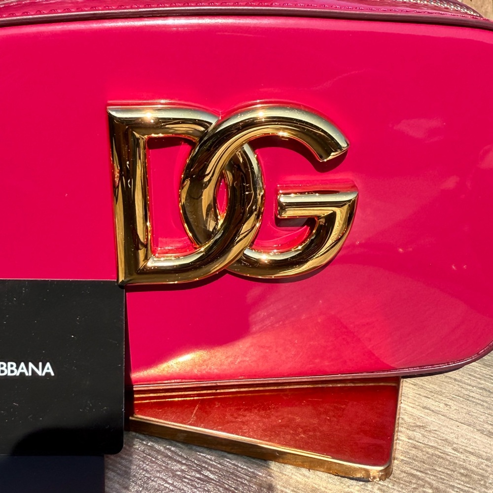 NWT! Dolce & Gabbana Fuchsia Crossbody Bag with Gold Accents - Picture 4 of 13